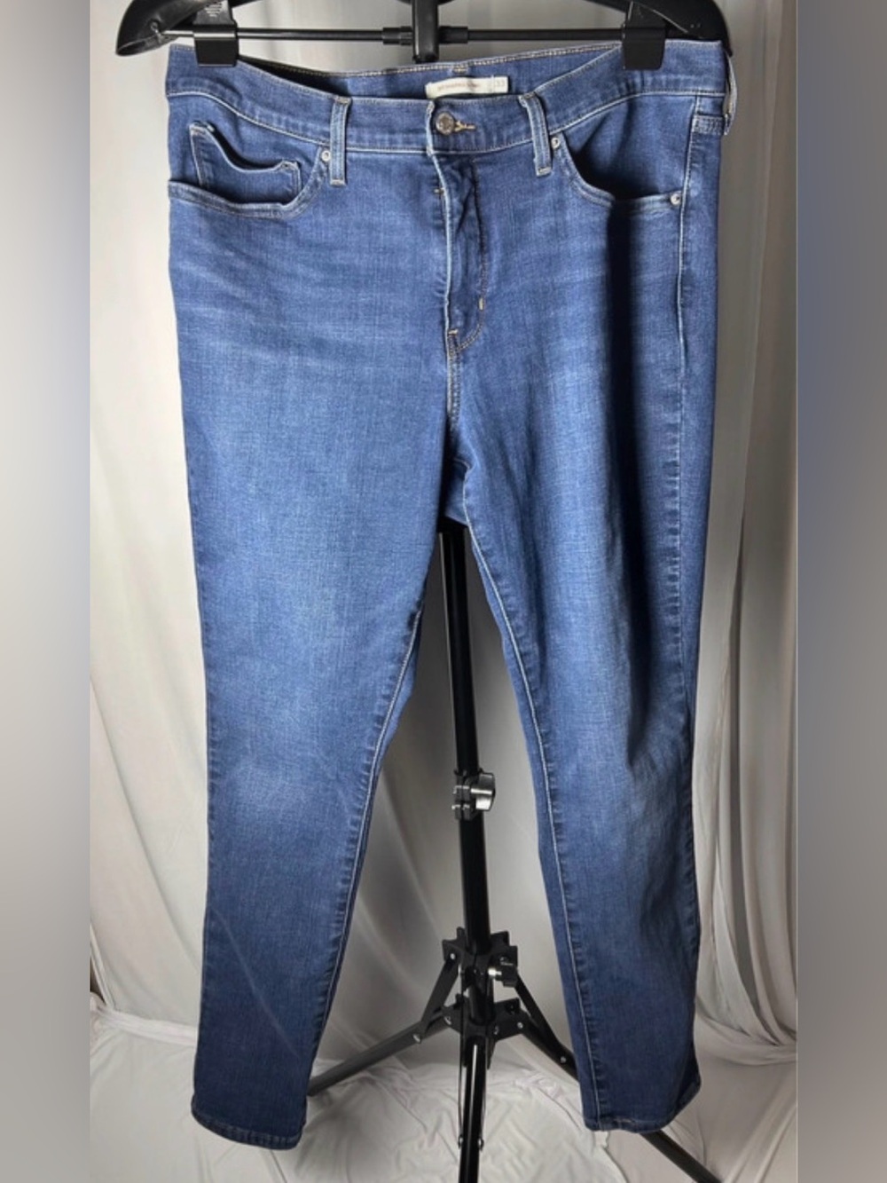 Classic Women's Levi Jeans